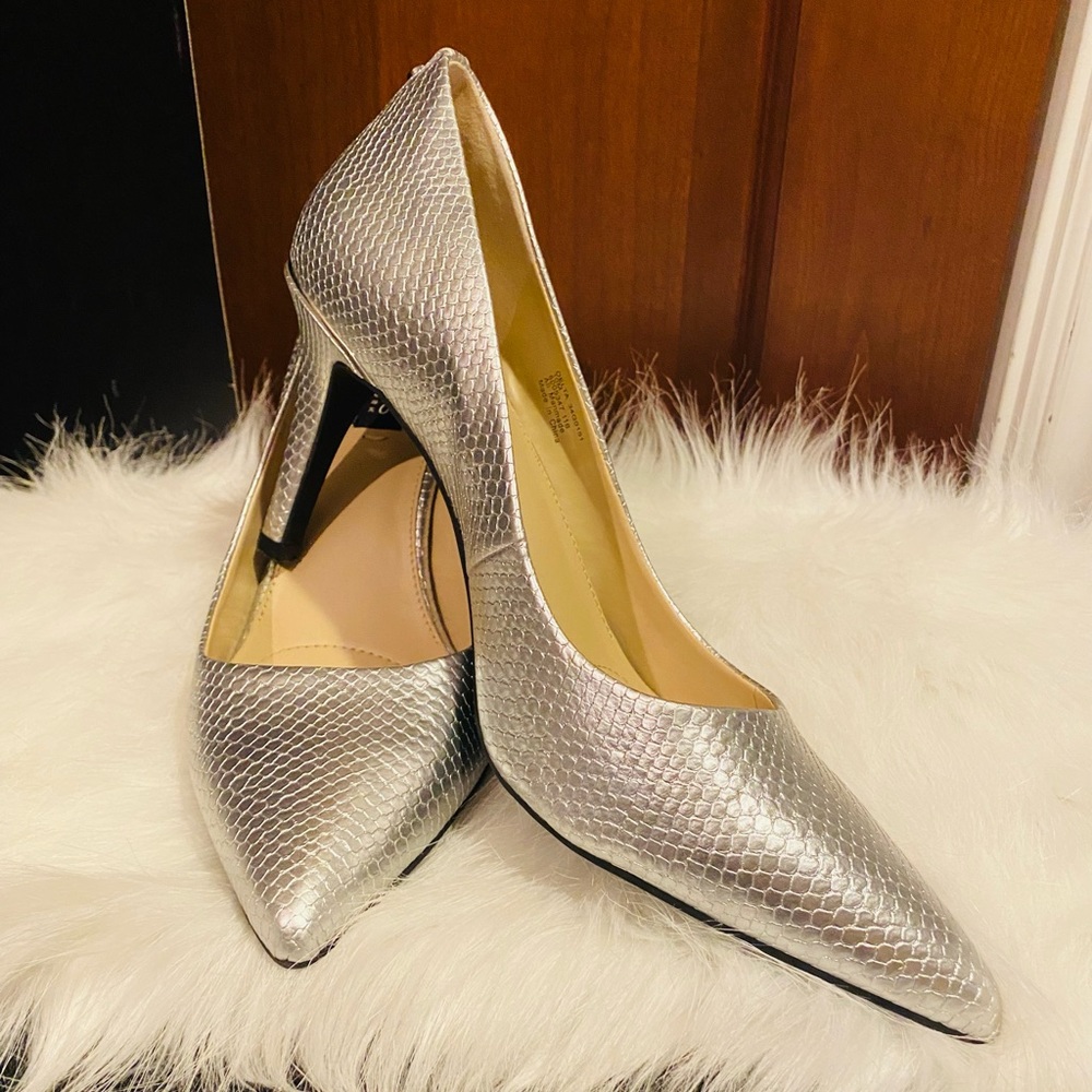 Jones New York Silver Pumps Sz. 10